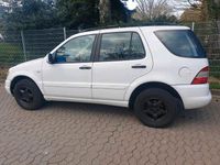 Second-hand Mercedes ML320 2000 Alb SUV