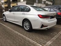 Gebraucht BMW 320 190 PS (139 kW) 2019 Weiß Limousine