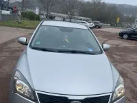Gebraucht Kia Ceed 109 PS (80 kW) 2009 Silber Kleinwagen