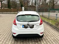 Gebraucht Ford Fiesta 60 PS (44 kW) 2010 Weiß Kleinwagen
