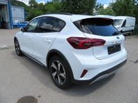 Gebraucht Ford Focus Active X 125 PS (91 kW) 2023 Frostweiß Limousine