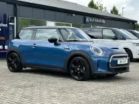 Gebraucht Mini Cooper SE 135 kW (184 PS) 2023 Blau Kleinwagen