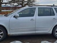 Gebraucht Skoda Octavia Ambiente 122 PS (89 kW) 2011 Grau Kombi