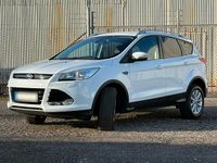Gebraucht Ford Kuga Titanium 150 PS (110 kW) 2016 Weiß SUV