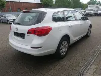 Używany Opel Astra Design Edition 110 KM (80 kW) 2012 Biały Kombi
