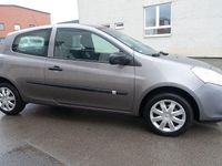 Gebraucht Renault Clio III 75 PS (55 kW) 2012 Grau Kleinwagen