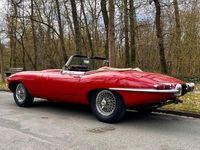 Second-hand Jaguar E-Type 265 CP (194 kW) 1966 Roșu Cabrio