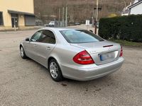 Gebraucht Mercedes E220 150 PS (110 kW) 2005 Silber Limousine