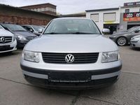 Second-hand VW Passat 101 CP (74 kW) 1999 Argintiu Berlinǎ