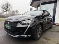 Gebraucht Peugeot e-208 Allure 100 kW (136 PS) 2023 Perla nera schwarz metallic Kleinwagen