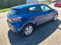Neu Renault Clio V Evolution 91 PS (66 kW) 2025 Blau Limousine