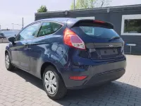 Gebraucht Ford Fiesta Ambiente 60 PS (44 kW) 2014 Blazerblau Kleinwagen