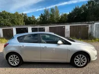 Gebraucht Opel Astra 116 PS (85 kW) 2012 Silber Limousine