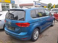 Gebraucht VW Touran Highline 150 PS (110 kW) 2017 Carribean blue metallic Van / Kleinbus