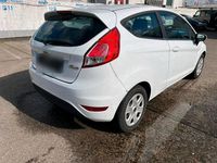 Gebraucht Ford Fiesta 65 PS (47 kW) 2014 Weiß Kleinwagen