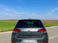 Gebraucht VW Golf VII Sound 110 PS (80 kW) 2018 Grau Kleinwagen
