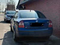 Gebraucht VW Passat 130 PS (95 kW) 2001 Blau Limousine