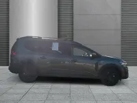 Neu Dacia Jogger Extreme 141 PS (103 kW) 2025 Zedergrün Van / Kleinbus