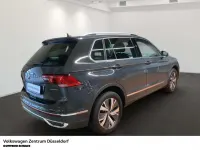 Gebraucht VW Tiguan Elegance 245 PS (180 kW) 2023 Uranograu SUV