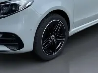 Gebraucht Mercedes V300 Avantgarde 237 PS (174 kW) 2025 Grau Van / Kleinbus