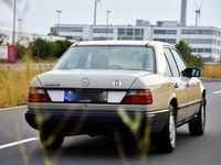 Gebraucht Mercedes E260 160 PS (117 kW) 1989 Silber Limousine