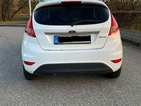 Gebraucht Ford Fiesta Titanium 82 PS (60 kW) 2010 Weiß Kleinwagen
