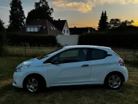 Gebraucht Peugeot 208 68 PS (50 kW) 2012 Weiß Kleinwagen