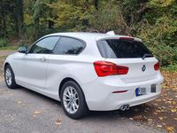 Gebraucht BMW 120 Advantage 184 PS (135 kW) 2018 Weiß Kleinwagen
