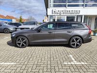 Gebraucht Volvo V60 Plus 197 PS (144 kW) 2024 Platinum grey / metallic Kombi