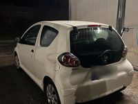 Gebraucht Toyota Aygo 68 PS (50 kW) 2012 Weiß Kleinwagen