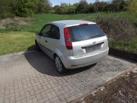 Używany Ford Fiesta 101 KM (74 kW) 2003 Srebrny Hatchback
