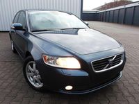 Gebraucht Volvo S40 109 PS (80 kW) 2010 Royalblaumetallic. Limousine