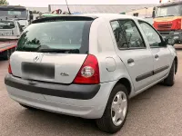 Używany Renault Clio II 58 KM (42 kW) 2004 Srebrny Hatchback