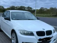 Gebraucht BMW 318 143 PS (105 kW) 2011 Weiß Limousine