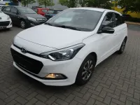 Gebraucht Hyundai i20 Passion 101 PS (74 kW) 2018 Weiß Limousine