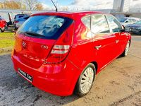Gebraucht Hyundai i30 Edition+ 109 PS (80 kW) 2009 Rot Limousine