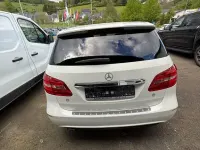 Gebraucht Mercedes B180 122 PS (89 kW) 2012 Weiß Kleinwagen