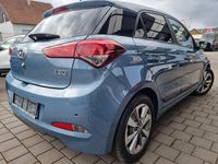 Gebraucht Hyundai i20 90 PS (66 kW) 2017 Blau Limousine