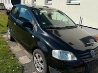 Gebraucht VW Fox 60 PS (44 kW) 2011 Schwarz Kleinwagen