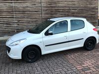 Gebraucht Peugeot 206 60 PS (44 kW) 2010 Weiß Limousine