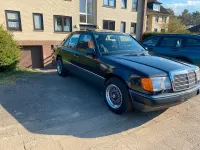 Gebraucht Mercedes E230 132 PS (97 kW) 1992 Schwarz Limousine
