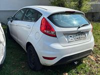 Gebraucht Ford Fiesta Ambiente 82 PS (60 kW) 2011 Weiß Kleinwagen