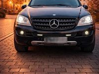Gebraucht Mercedes ML320 224 PS (164 kW) 2007 Schwarz SUV