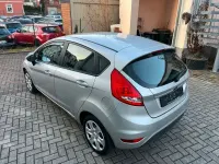 Gebraucht Ford Fiesta 82 PS (60 kW) 2009 Silber Limousine