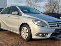 Gebraucht Mercedes B180 122 PS (89 kW) 2014 Silber Van / Kleinbus