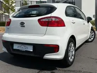 Gebraucht Kia Rio Attract 86 PS (63 kW) 2016 Weiß Kleinwagen
