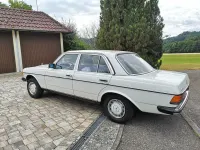 Gebraucht Mercedes 240 72 PS (52 kW) 1984 Weiß Limousine