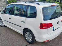 Gebraucht VW Touran Trendline 105 PS (77 kW) 2012 Weiß Van / Kleinbus