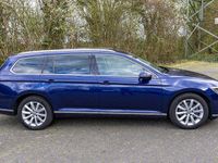 Gebraucht VW Passat Highline 150 PS (110 kW) 2019 Blau Kombi