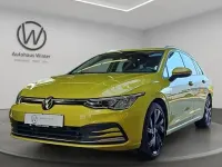 Gebraucht VW Golf VIII Active 150 PS (110 kW) 2023 Limonengelb Kombi